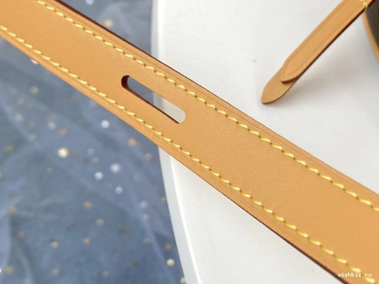 WIS PM BOITE CHAPEAU SOUPLE VUITTON LOUIS 1024